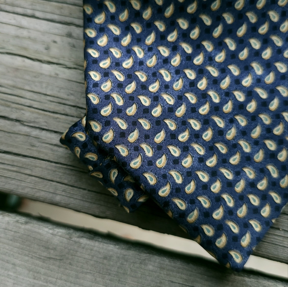 2 For $40. Geoffrey Beene 100% silk tie.
